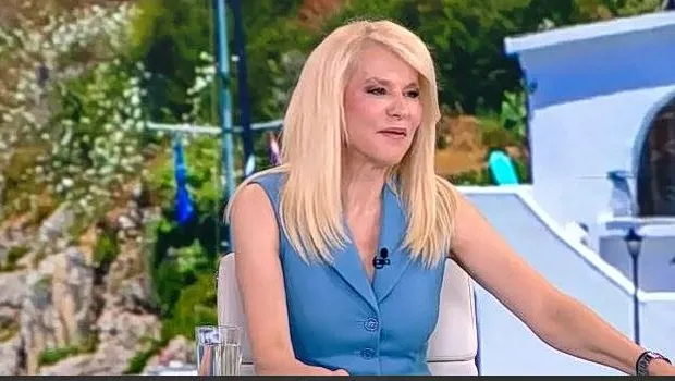 Η Θεοδώρα Τζάκρη μιλά σε τηλεοπτική εκπομπή