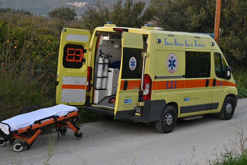 Αστυνομία και ΕΚΑΒ στο σημείο τραγωδίας στην Ηλεία