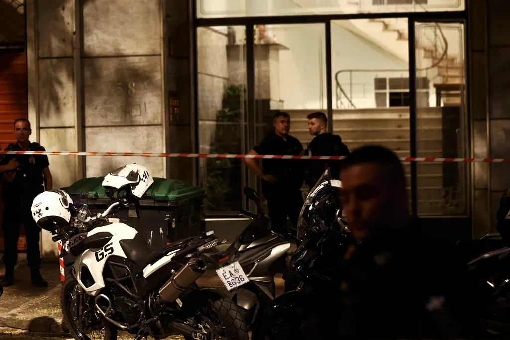 Αστυνομικός αποκλεισμός στο γραφείο του ποινικολόγου στην Αθήνα