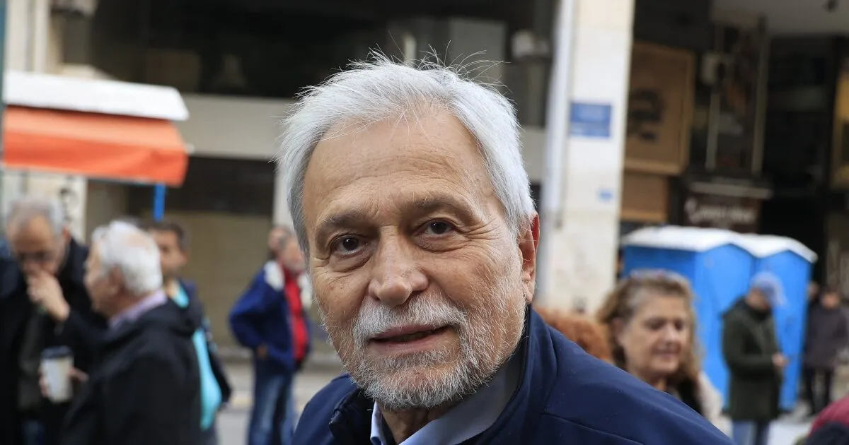 Ο Δημήτρης Χατζησωκράτης σε συνεδρίαση της Κεντρικής Επιτροπής