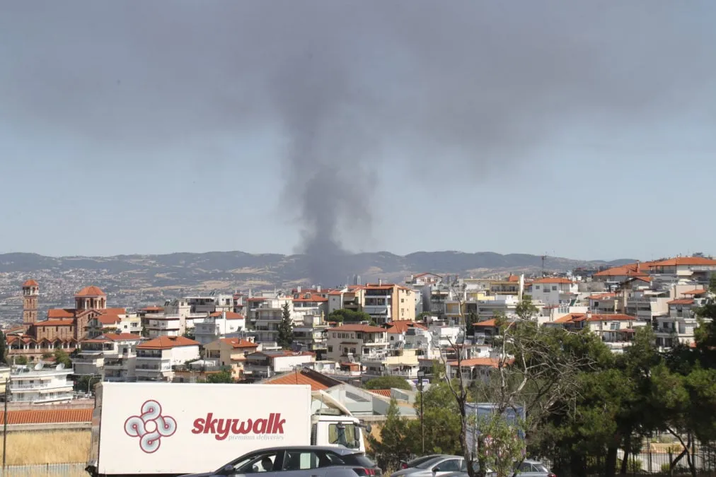 Πυρκαγιά και ζημιές σε σπίτια στο Ωραιόκαστρο