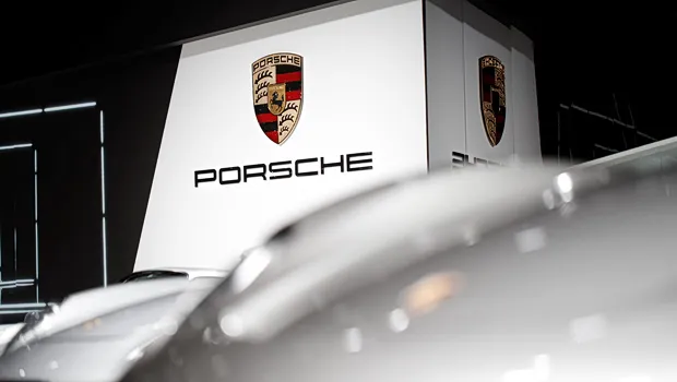 Εργοστάσιο και λογότυπο της Porsche στη Γερμανία