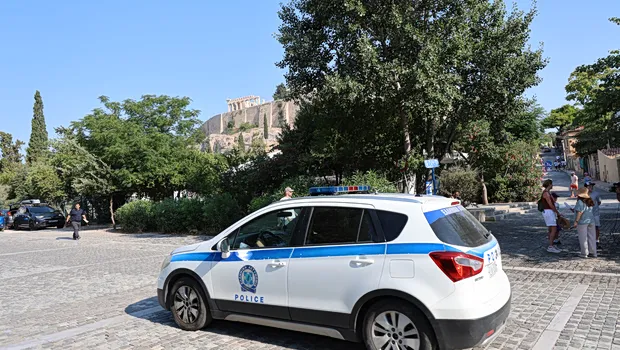 Αστυνομικοί στην είσοδο της Ακρόπολης μετά την επίθεση με μαχαίρι