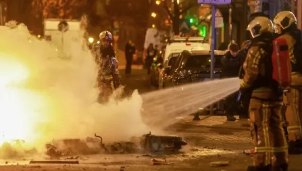 Πυρκαγιά στον πύργο OXY στις Βρυξέλλες με πυροσβέστες