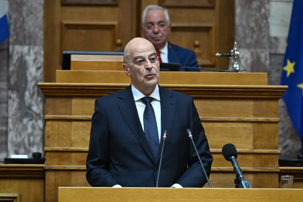 Ο Νίκος Δένδιας υπουργός Εθνικής Άμυνας σημαία ΗΠΑ