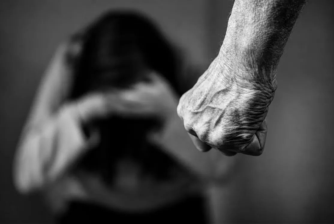 Αστυνομία και κλούβα έξω από πολυκατοικία στην Καλλιθέα