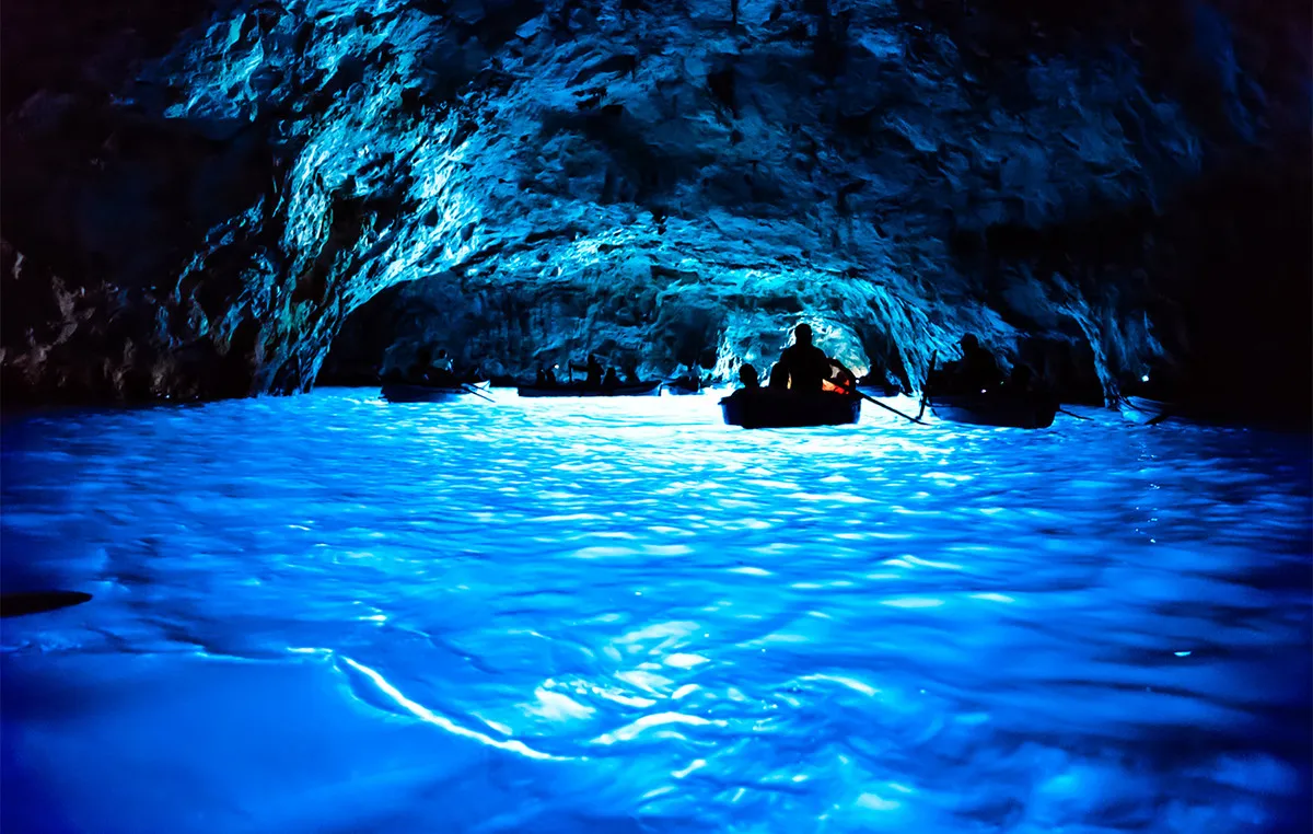 Η Grotta Azzurra: Το θρυλικό γαλάζιο σπήλαιο του Κάπρι