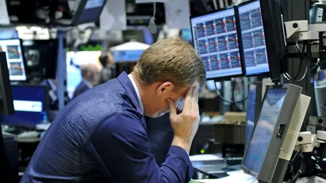 Δραματικό sell-off στη Wall Street βυθίζει τον Dow Jones