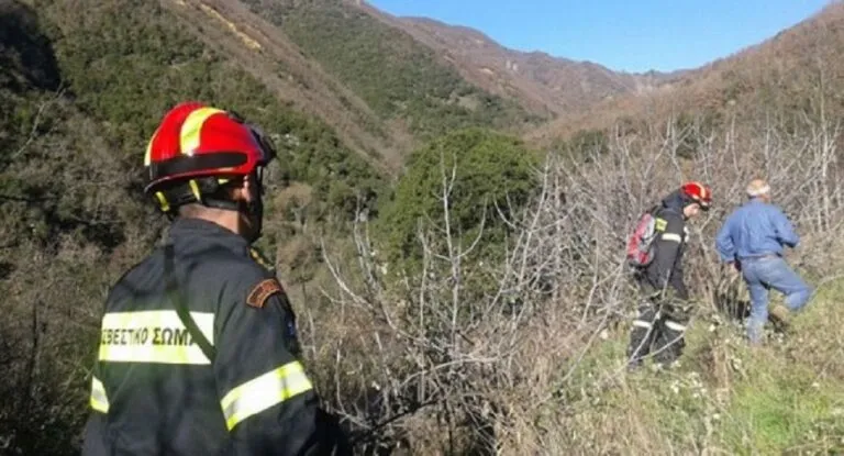 Πυροσβέστες σε ορεινή διάσωση περιπατητή στα Τζουμέρκα