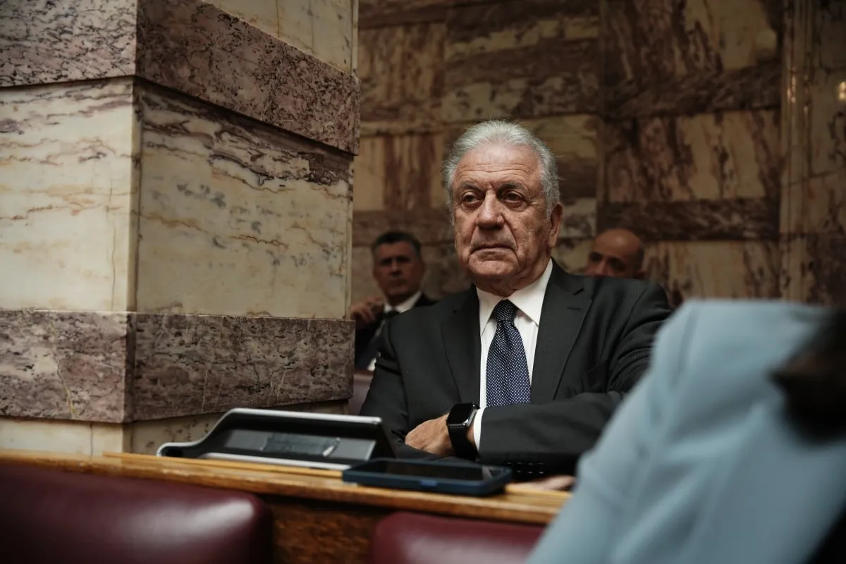 Ο Δημήτρης Αβραμόπουλος στη Βουλή κατά την υπόθεση Qatargate