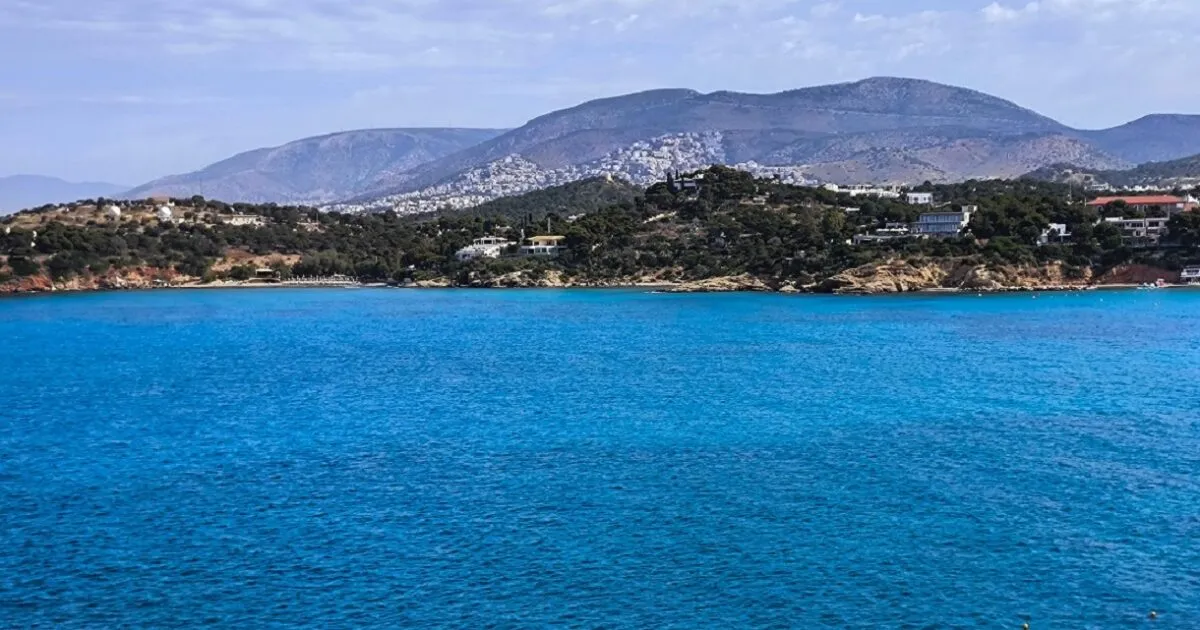Σύννεφα και καταιγίδα πάνω από ελληνική περιοχή