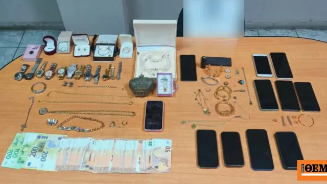 Αστυνομικοί ερευνούν υπόθεση κλοπών σε κοσμηματοπωλεία Αττικής