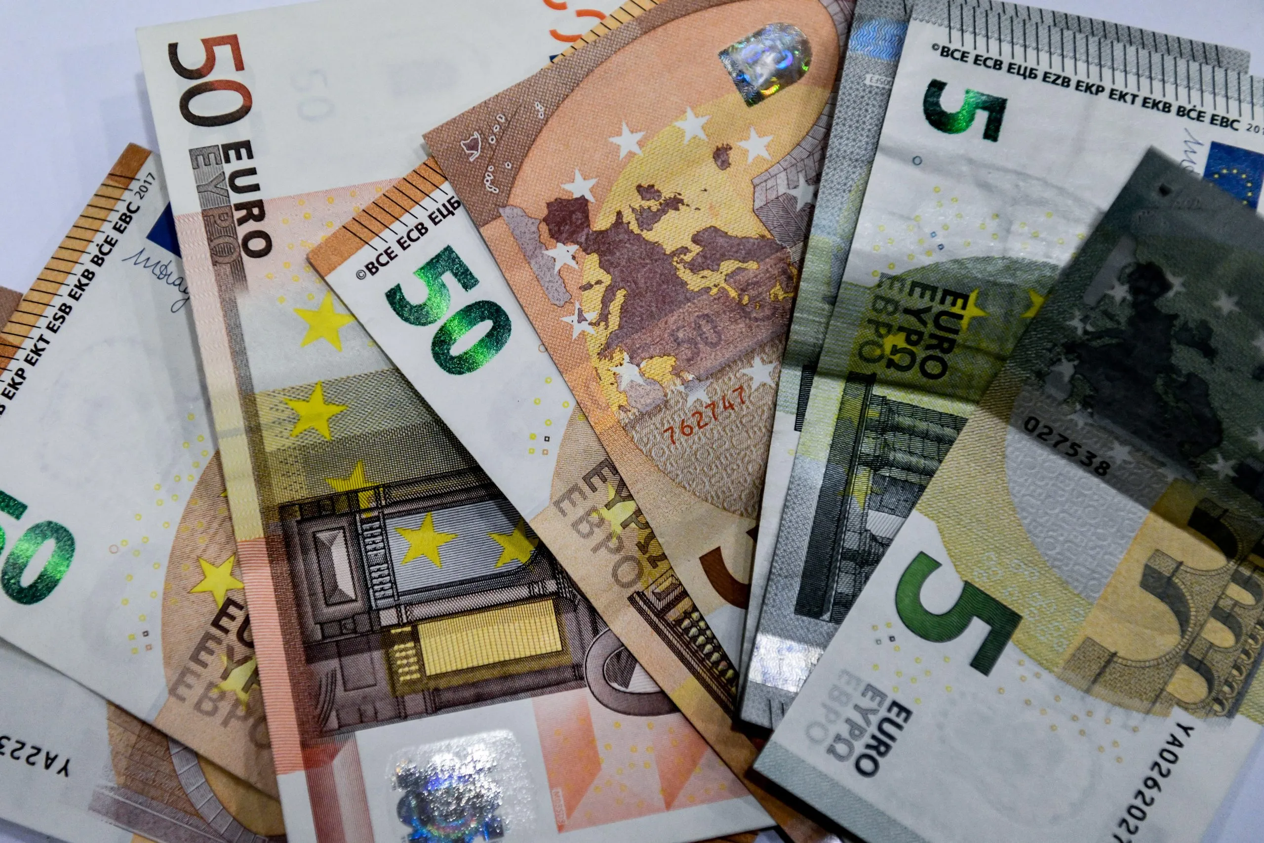 Η υπουργός Νίκη Κεραμέως ανακοινώνει αλλαγές στις συντάξεις χηρείας