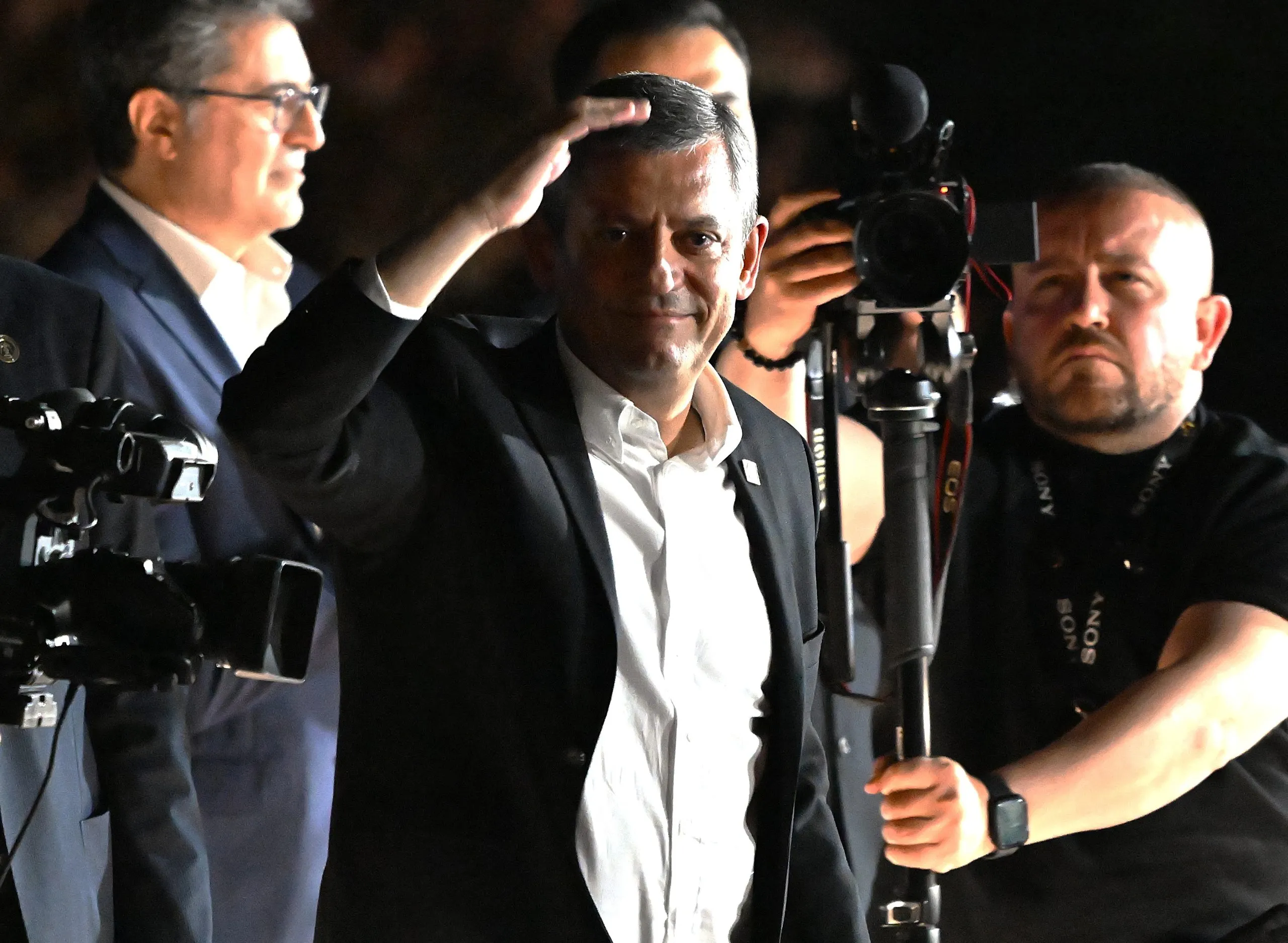 Ο Οζγκιούρ Οζέλ μιλά στην τουρκική Εθνοσυνέλευση
