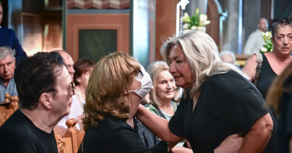Η κηδεία της Μαίρης Λίντα: Συγκίνηση στο Γηροκομείο