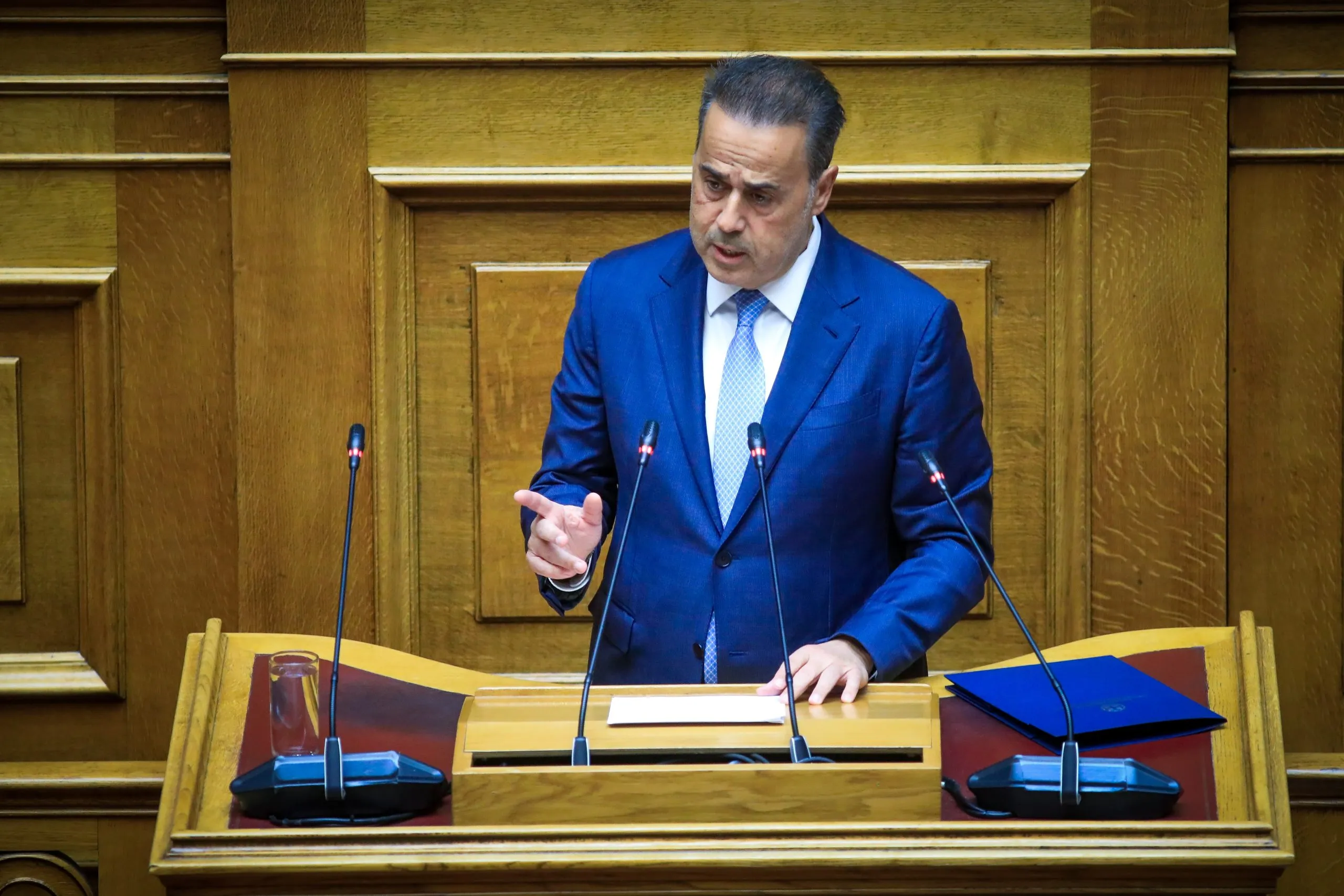 Ο Παπασταύρου κατηγορεί τον ΣΥΡΙΖΑ για το Υπερταμείο στη Βουλή
