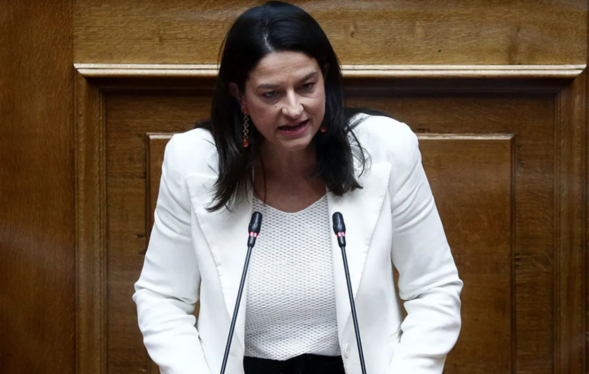 Η υπουργός Νίκη Κεραμέως στη Βουλή για συντάξεις χηρείας