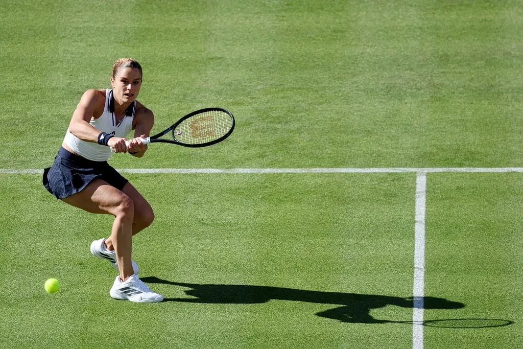 Η Μαρία Σάκκαρη πανηγυρίζει στο Wimbledon