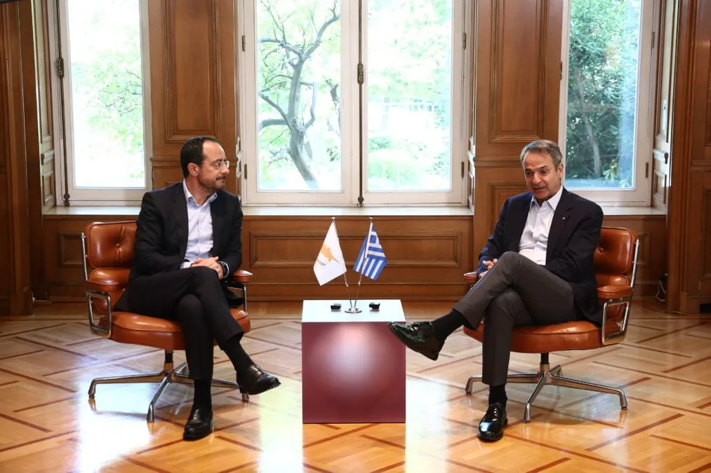 Ο Μητσοτάκης με τον Χριστοδουλίδη στο Μέγαρο Μαξίμου