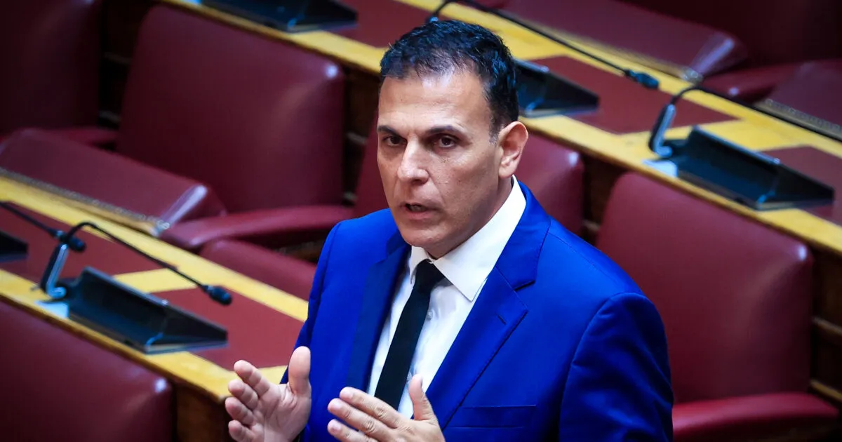 Ο Γιώργος Καραμέρος ανακοινώνει την παραίτησή του από τον ΣΥΡΙΖΑ