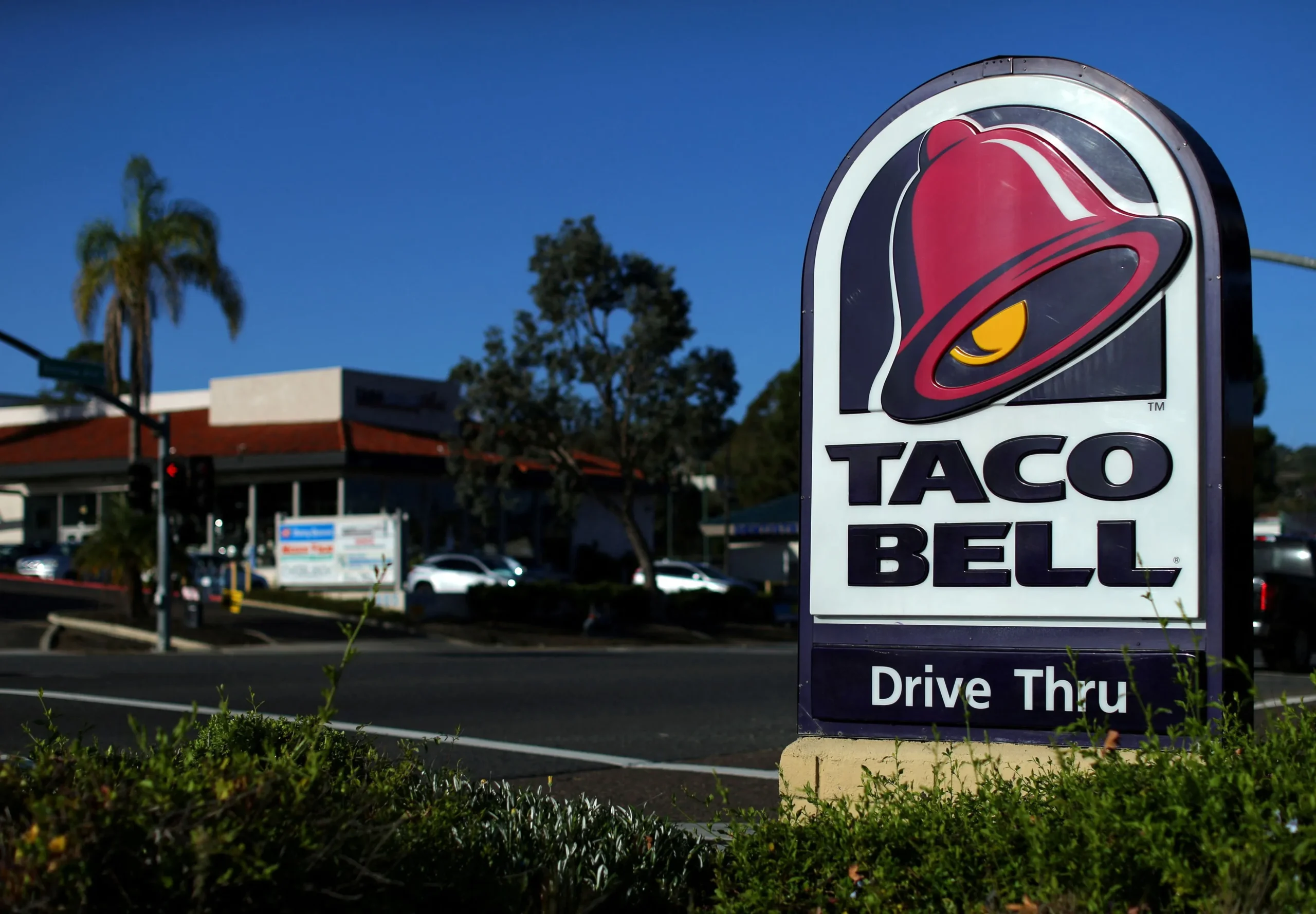 Πινακίδα Taco Bell μετά την ανακοίνωση απόσυρσης μαρουλιού