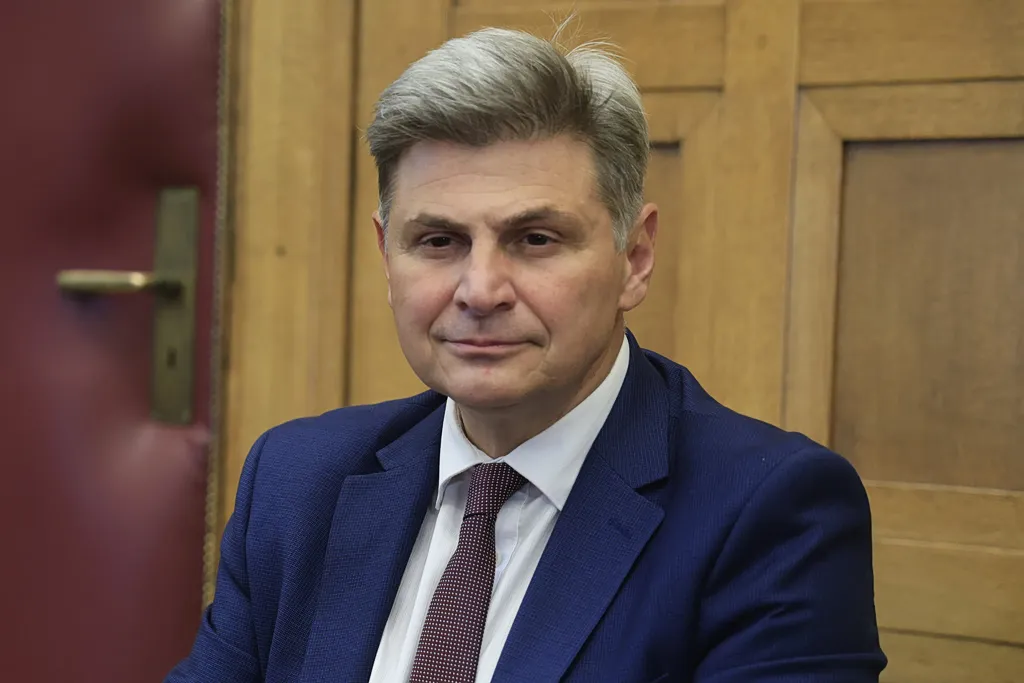 Ο ευρωβουλευτής Νίκος Φαραντούρης στο Ευρωπαϊκό Κοινοβούλιο