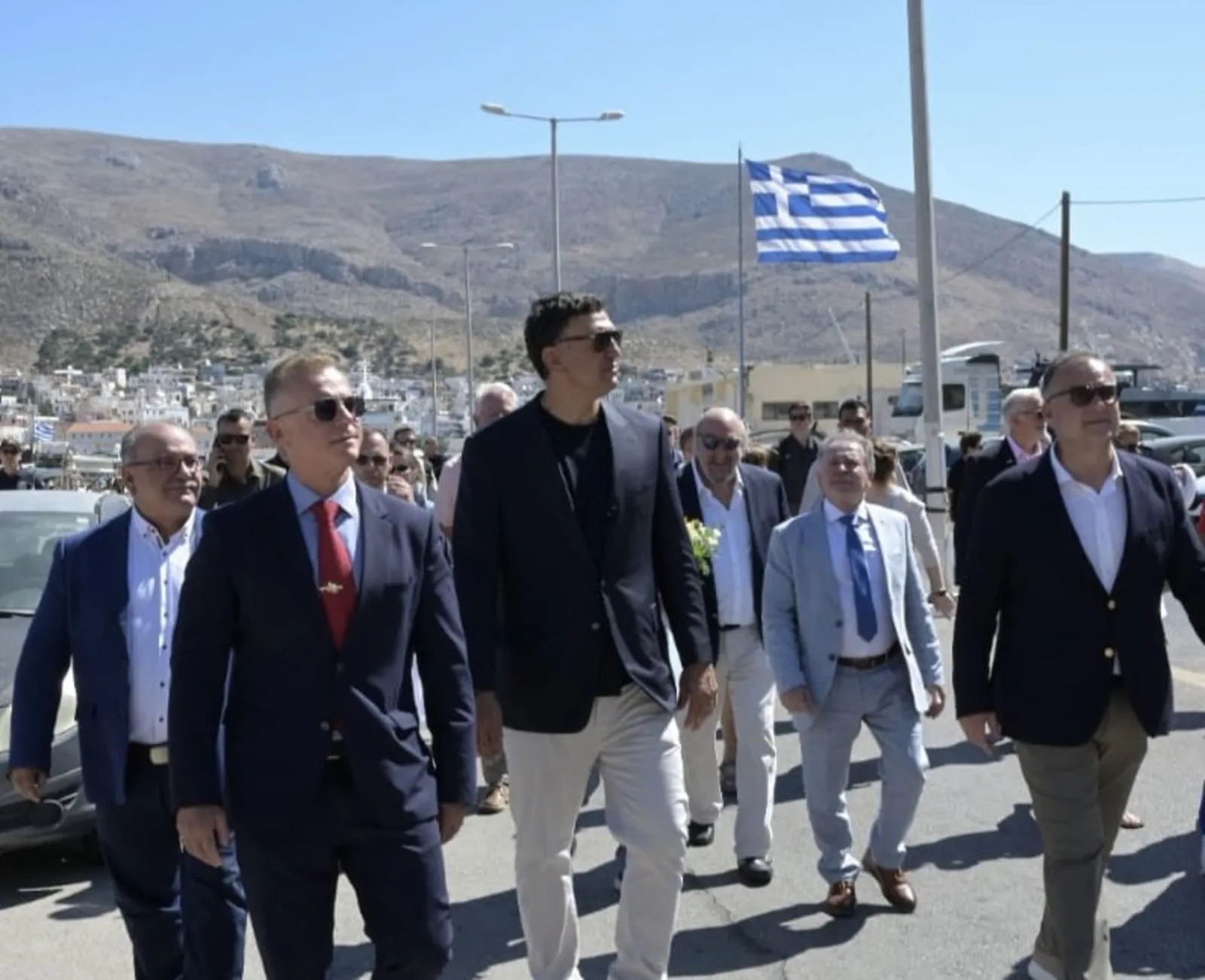 Ο υπουργός Κικίλιας στο λιμάνι της Καλύμνου