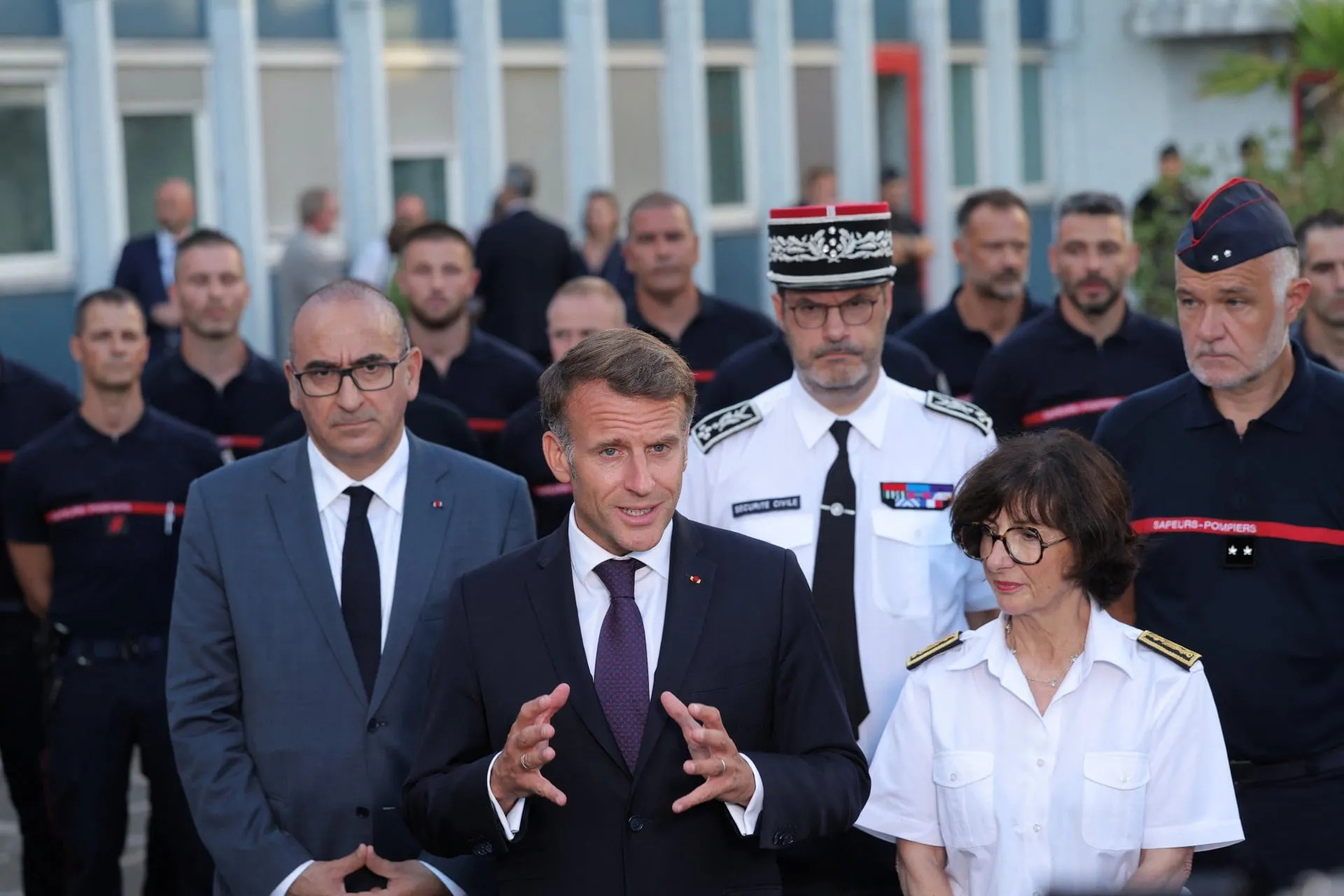 Καπνός και φλόγες από πυρκαγιά σε δάσος στη Γαλλία