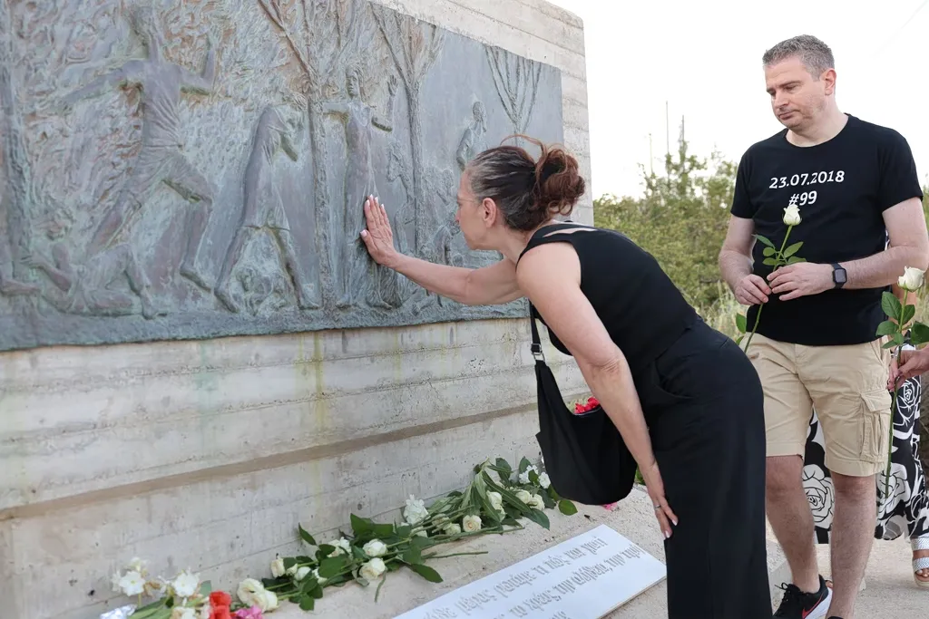 Εκδηλώσεις μνήμης για τη φονική φωτιά στο Μάτι