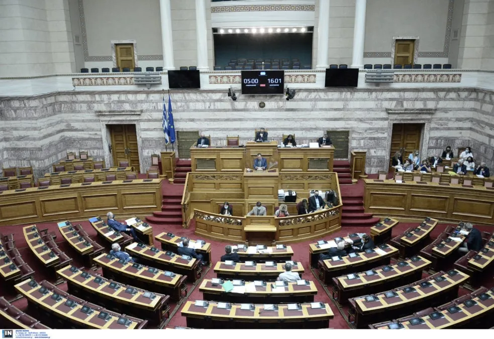 Ολομέλεια της Βουλής κατά τη συζήτηση για το Σύνταγμα