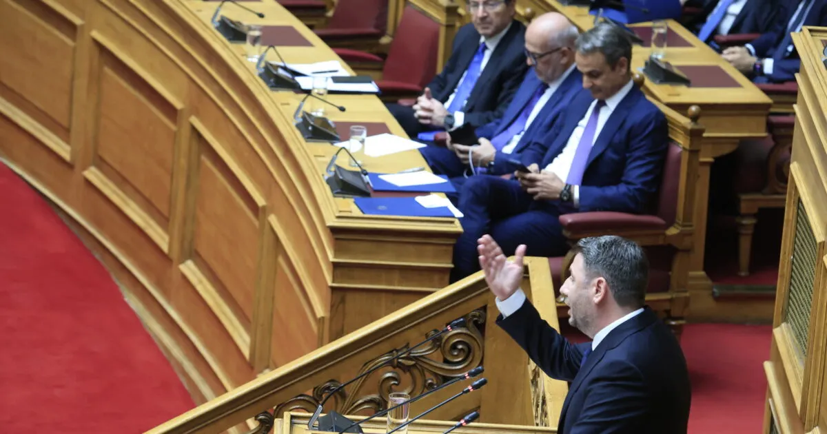 Μητσοτάκης και Ανδρουλάκης στη Βουλή για την ακρίβεια