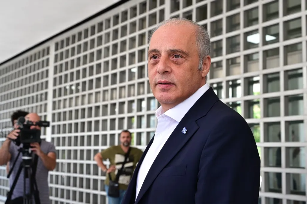 Ο Κυριάκος Βελόπουλος καταθέτει μηνυτήρια αναφορά στον Άρειο Πάγο
