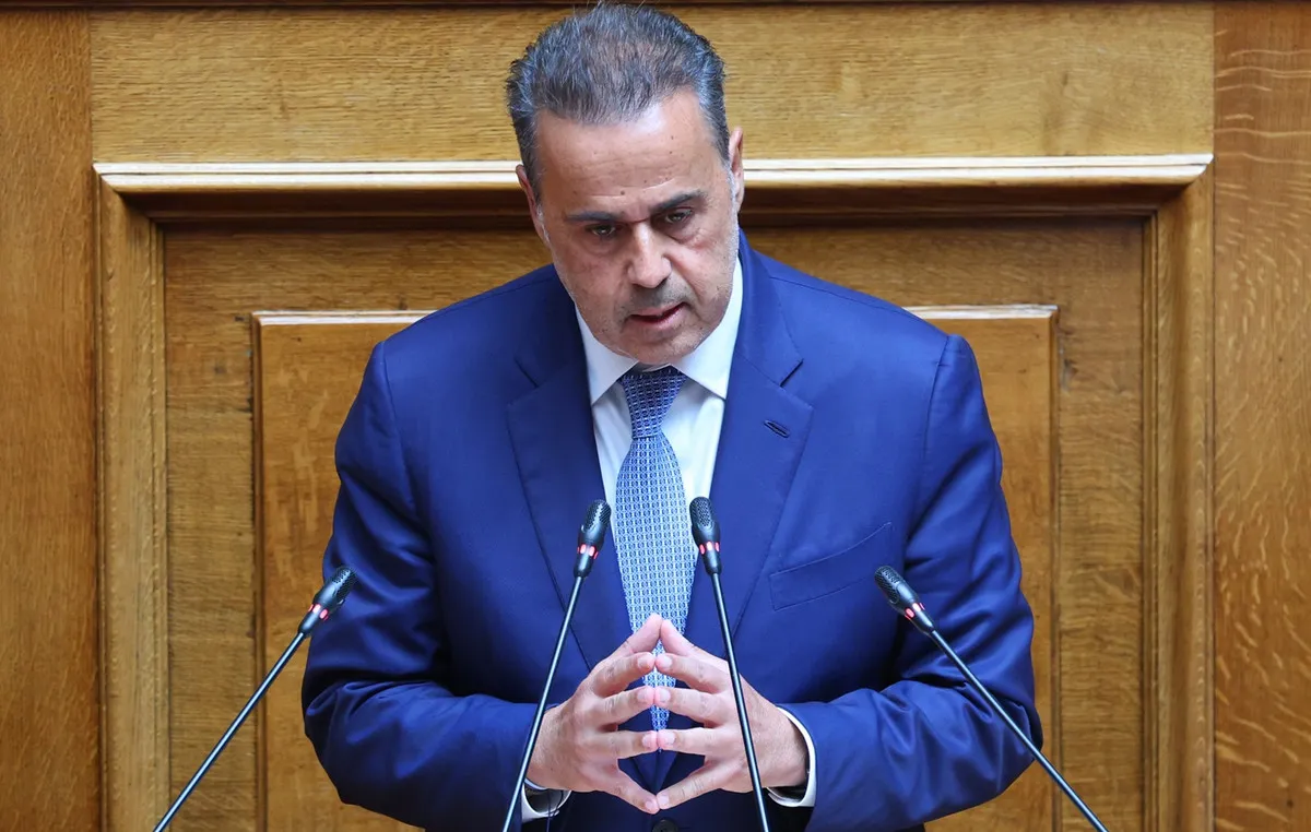 Ο υπουργός Σταύρος Παπασταύρου στη Βουλή για το Υπερταμείο