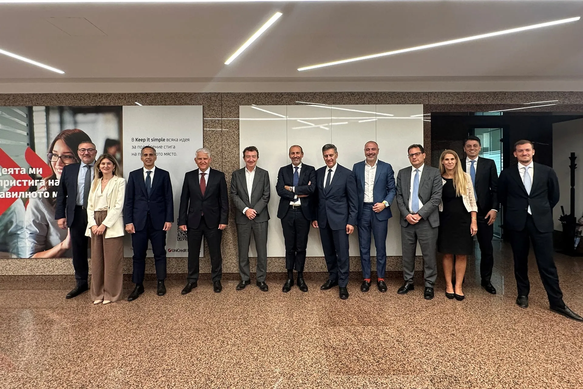 Στελέχη Alpha Bank και UniCredit σε συνάντηση στη Σόφια