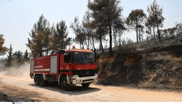 Μνήμα θυμάτων της φωτιάς στο Μάτι στο κοιμητήριο Νέας Μάκρης