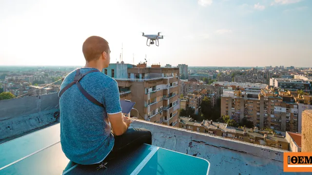Χειριστής drone στη Μόσχα κατά τη διάρκεια εκπαίδευσης