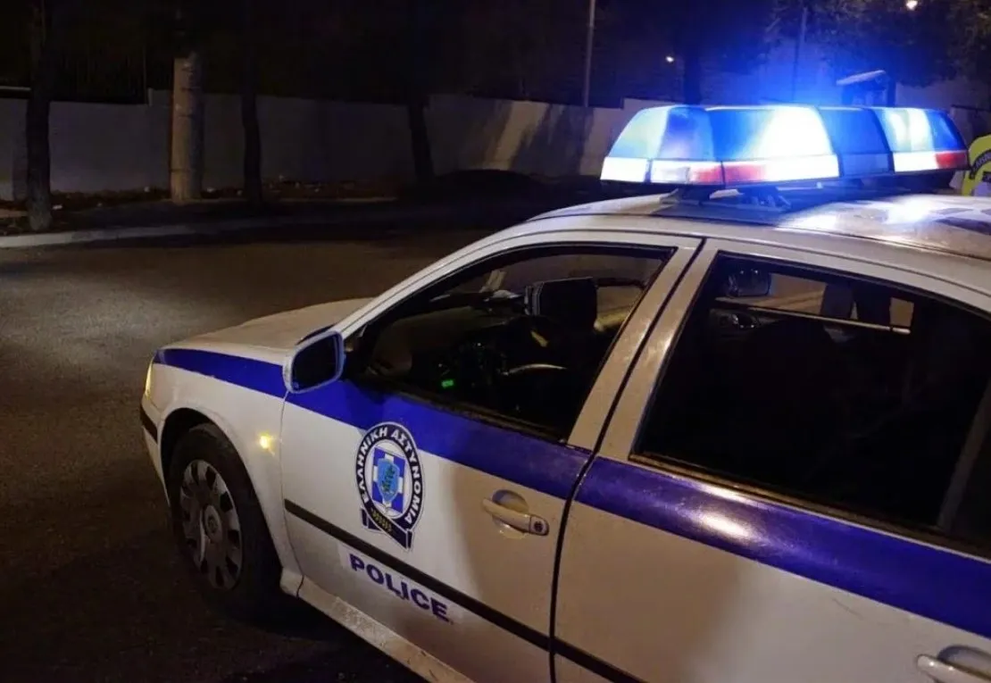 Λιμάνι Ραχών τη νύχτα στη Φθιώτιδα