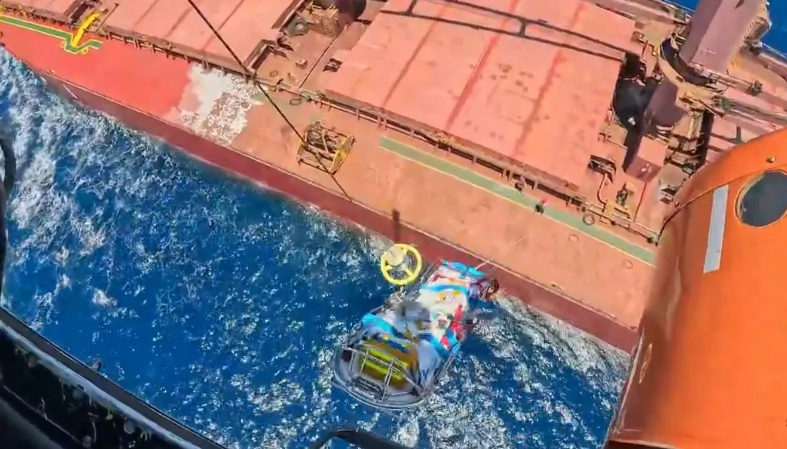 Ελικόπτερο Super Puma της Πολεμικής Αεροπορίας σε αποστολή αεροδιακομιδής