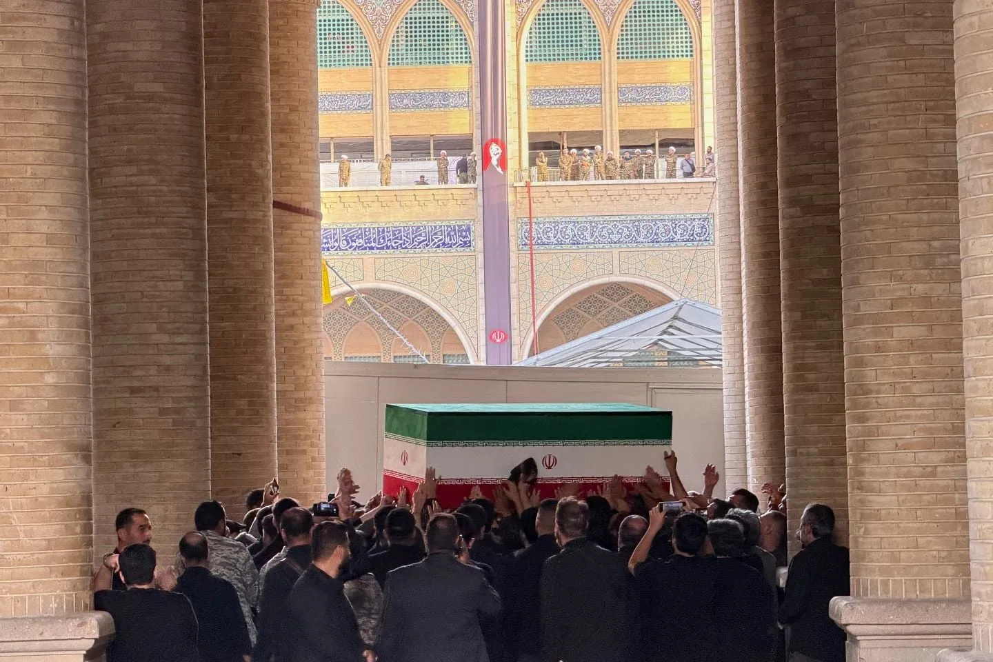 Λείψανο Χαμενεΐ σε θρησκευτικό συγκρότημα Τεχεράνης