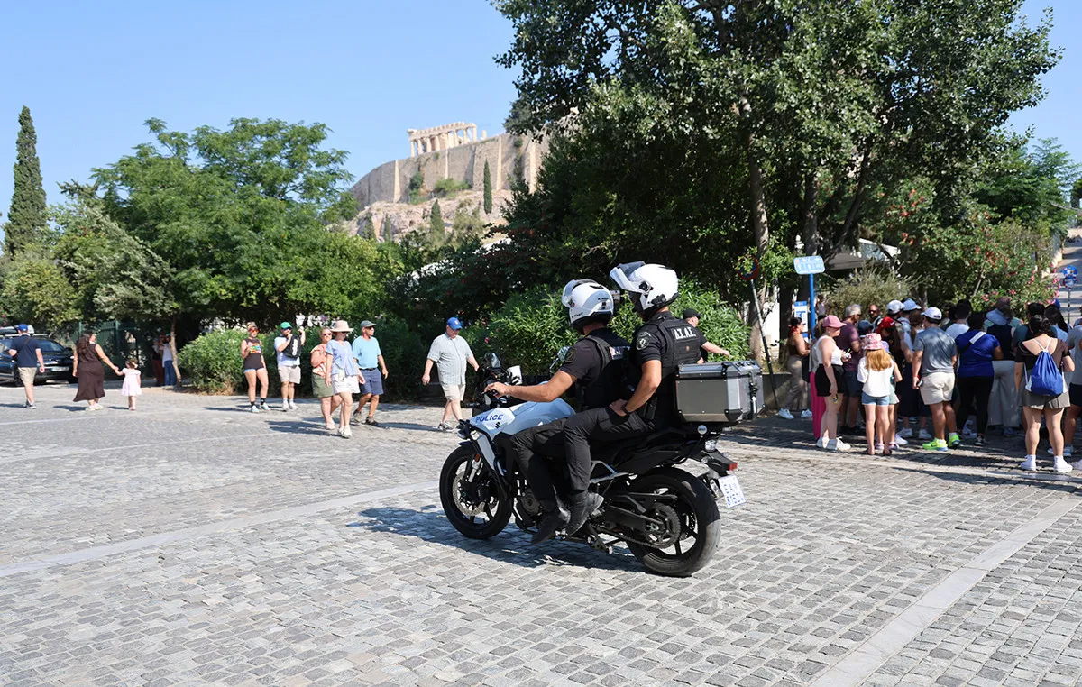 Αστυνομία στην είσοδο της Ακρόπολης μετά την επίθεση με μαχαίρι