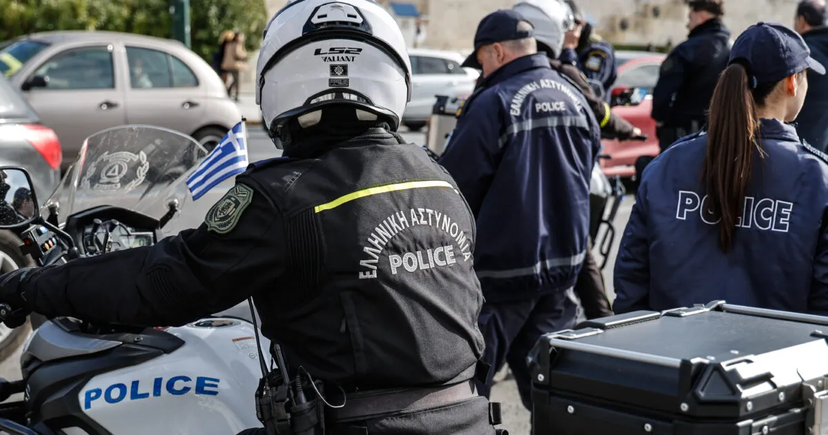 Αστυνομικό περιπολικό σε καταδίωξη στη Νέα Σμύρνη