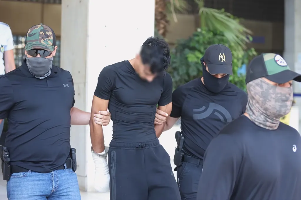 Δικαστήρια Ευελπίδων απολογία 28χρονου για δολοφονία Γεωργίου