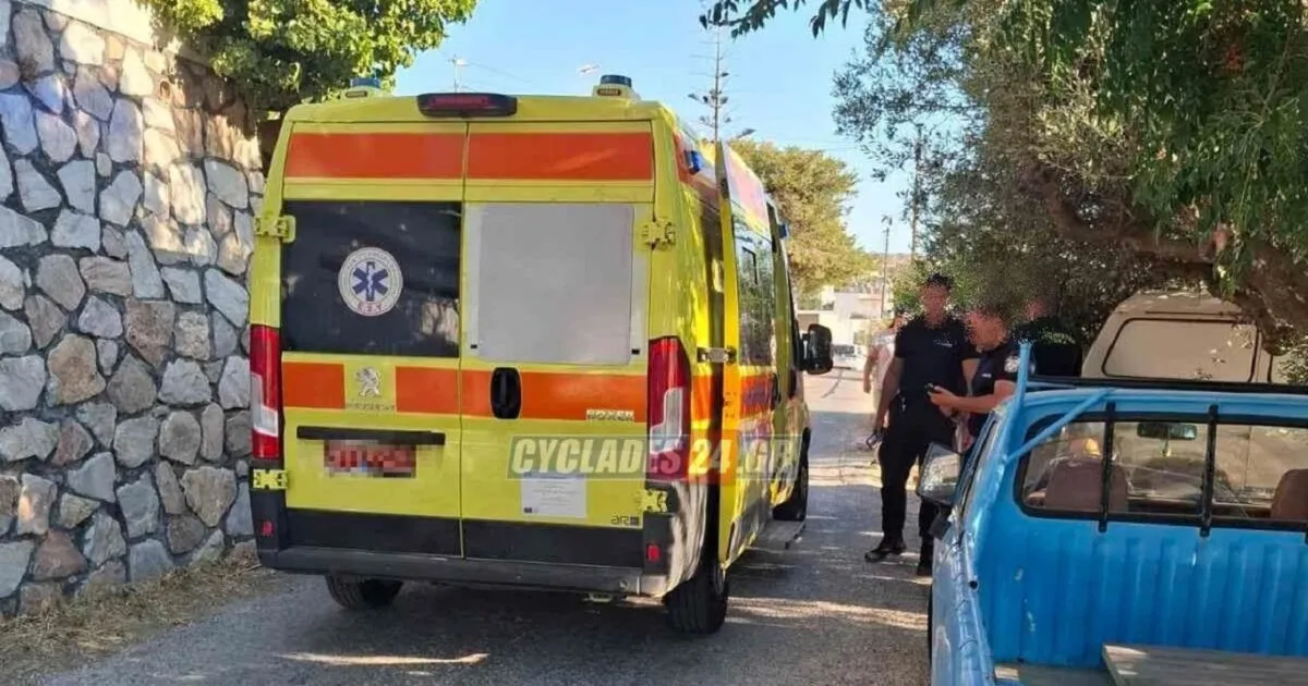 Πυροσβέστες σε επιχείρηση απεγκλωβισμού από πηγάδι στη Σύρο