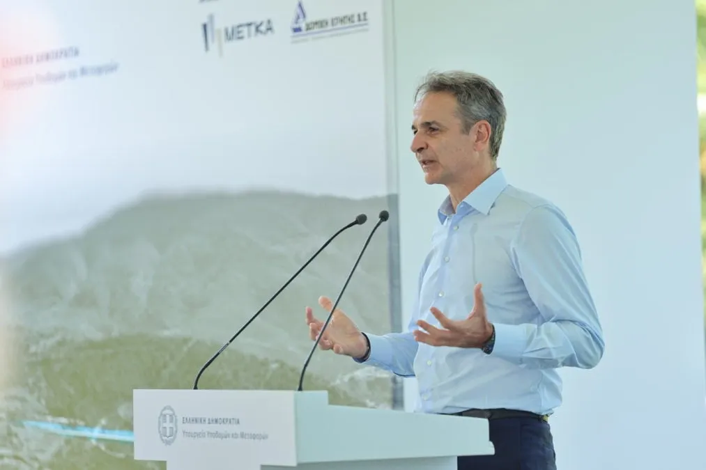 Μητσοτάκης στην υπογραφή σύμβασης του τριπλού κόμβου Σκαραμαγκά
