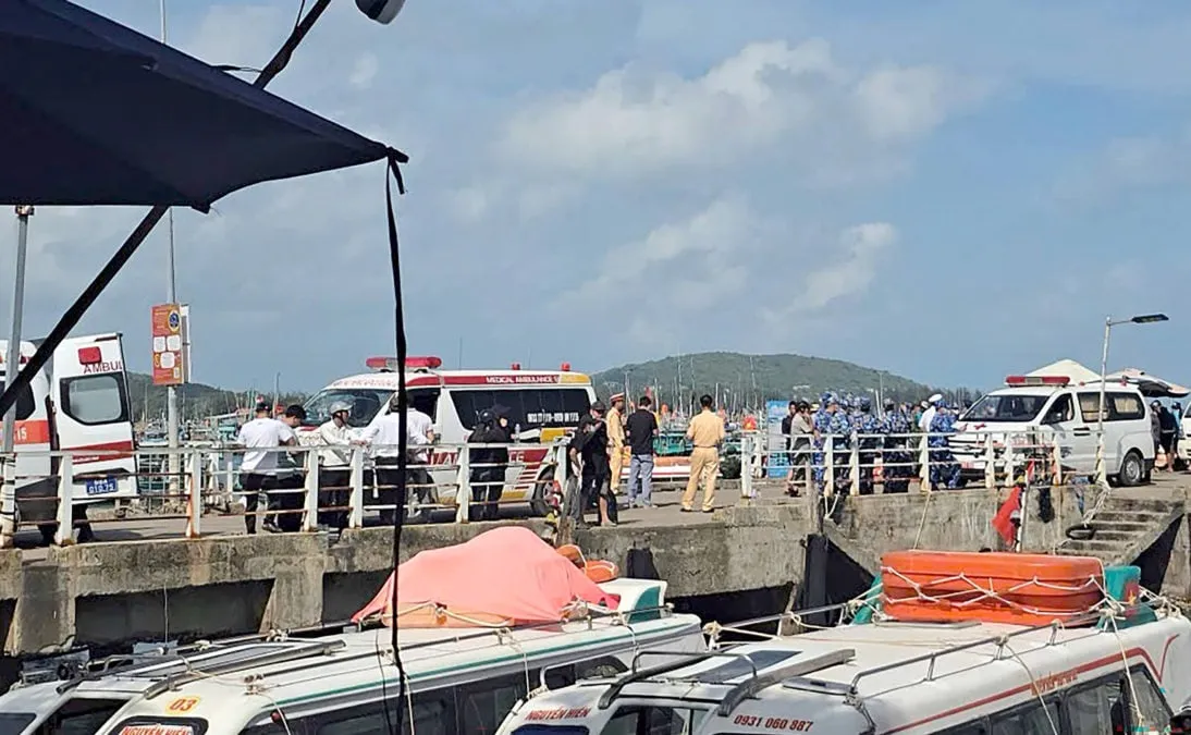 Ανατροπή ταχύπλοου με Ινδούς τουρίστες στο Βιετνάμ