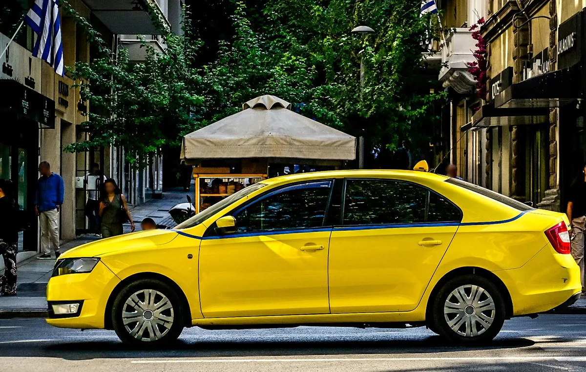 Ταξί έξω από το αεροδρόμιο Ελευθέριος Βενιζέλος στην Αθήνα