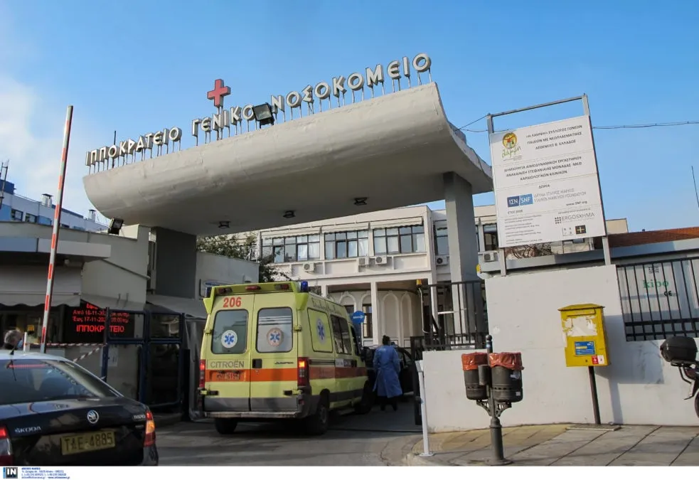 Ασθενοφόρο ΕΚΑΒ στη Σκάλα Περαίας μετά από ατύχημα