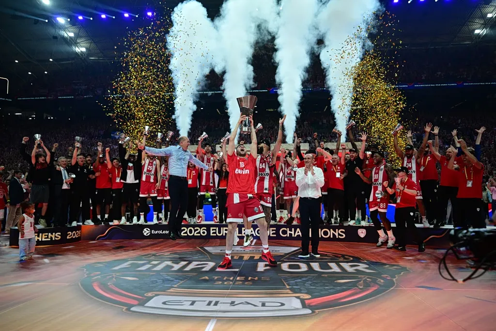 Λογότυπα Ολυμπιακού και Nike σε νέα συνεργασία