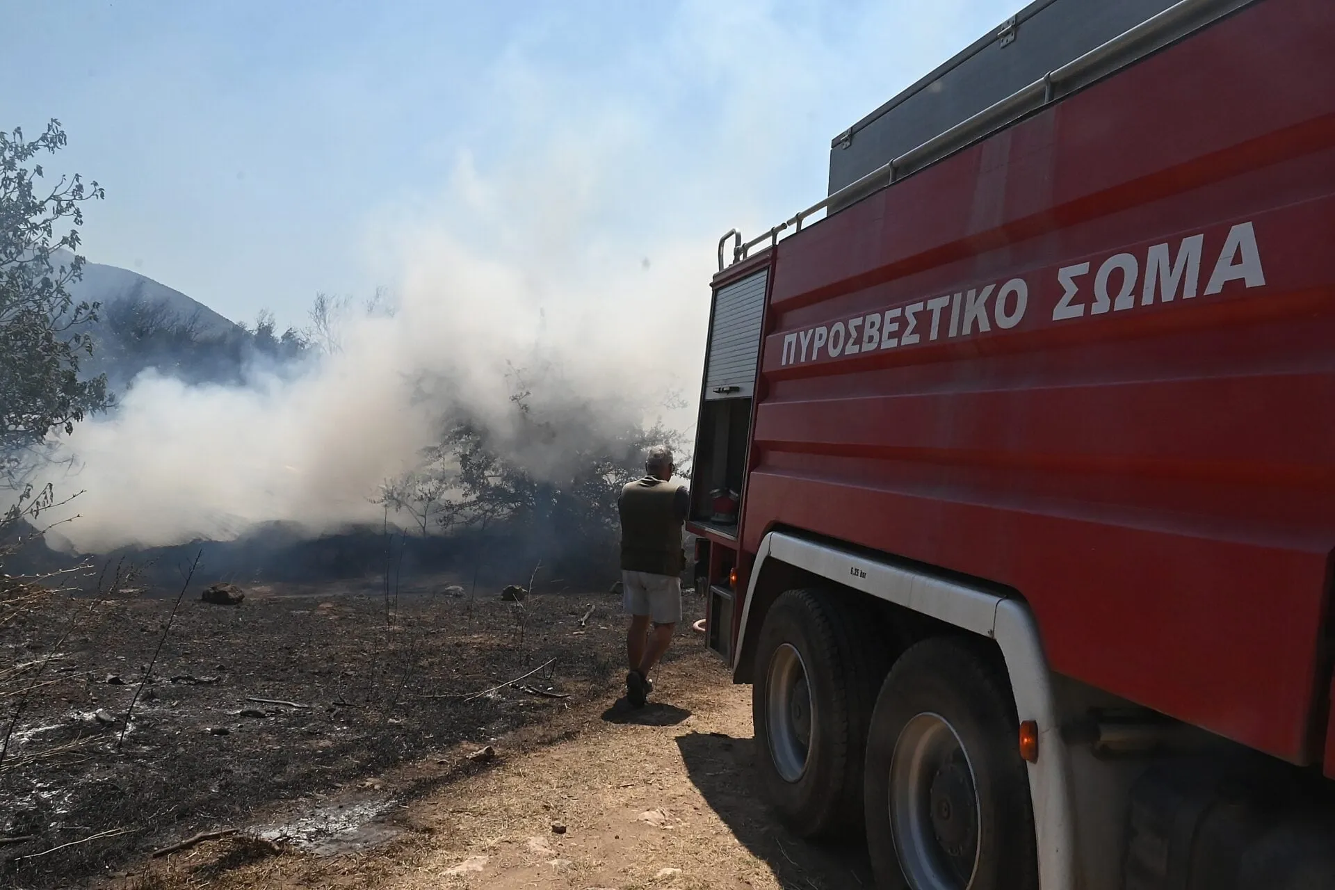 Η πυρκαγιά στο Σουφλί Έβρου ενισχύεται με ελικόπτερο