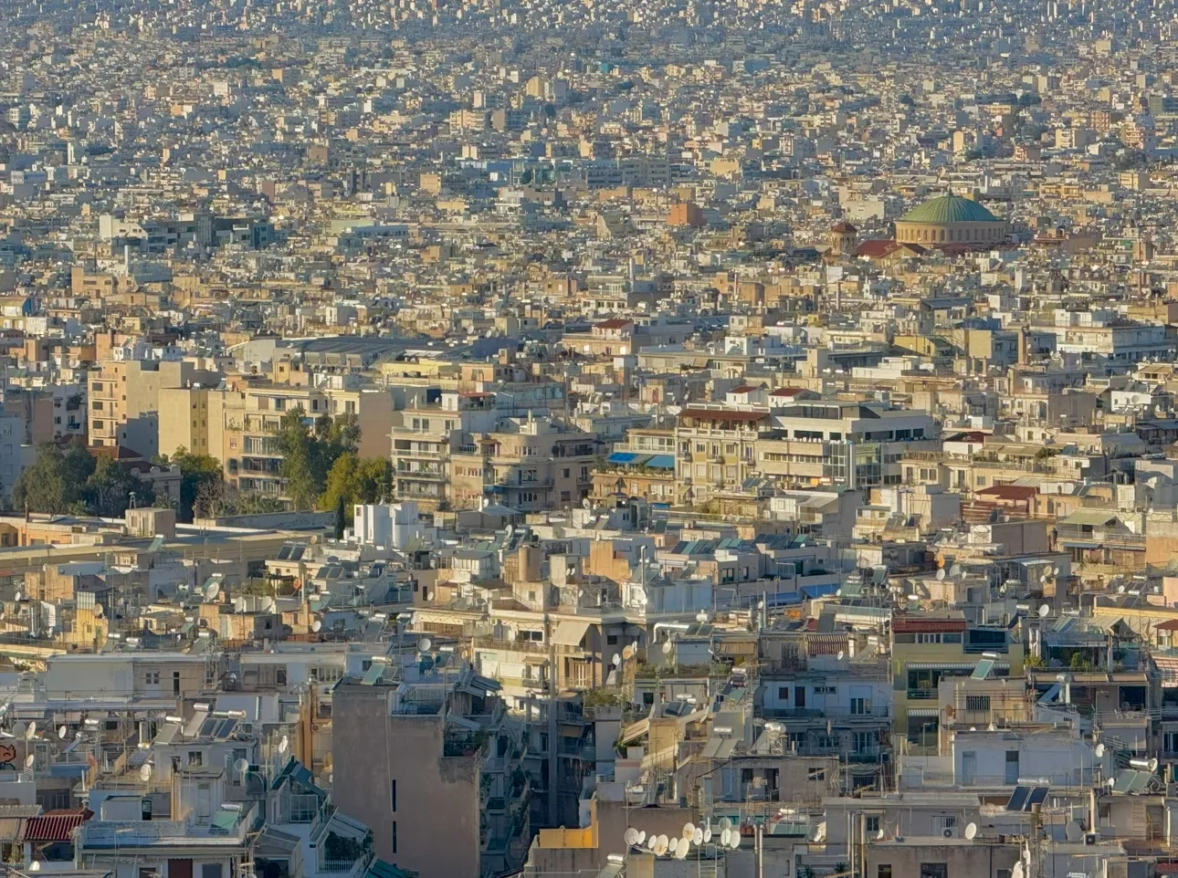 Κλειστή κατοικία προς ανακαίνιση σε ελληνική πόλη